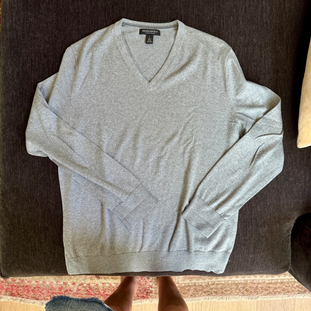 New NWT Men's Banana Republic Luxury Blend V-Neck Sweater Light Gray Large L